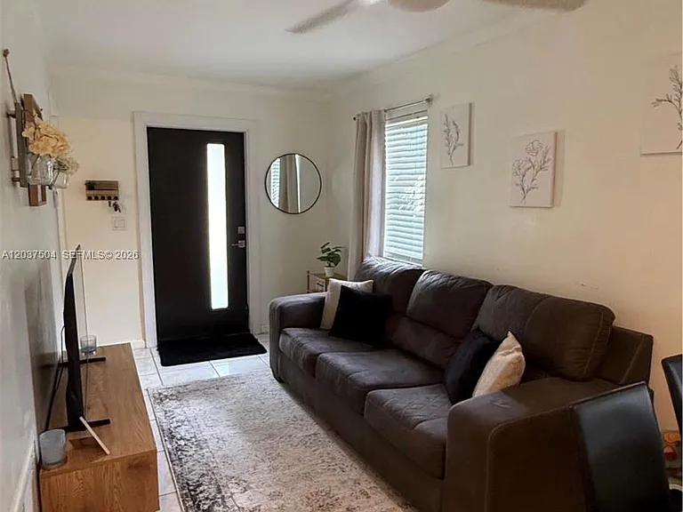 612 W Drew St #E — Photo 5