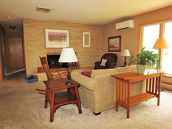 3rd image of 517 Guttenberg Hts