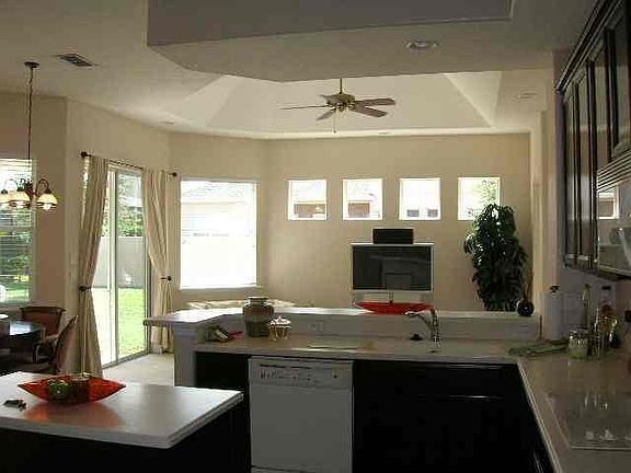 5th image of 2169 Northumbria Dr