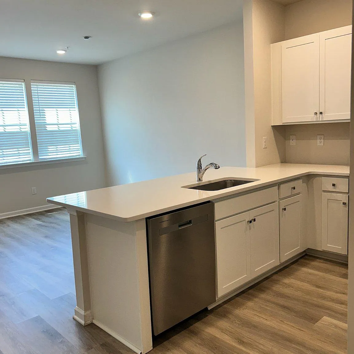3 bed, 2.5 bath, 1500 sqft, $2,700 — Photo 4