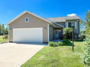 515 Sunset Ln, Brookings, SD 57006