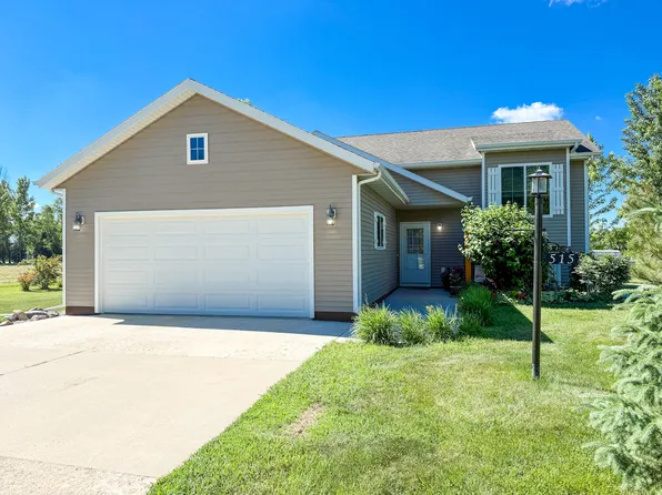 515 Sunset Ln, Brookings, SD 57006