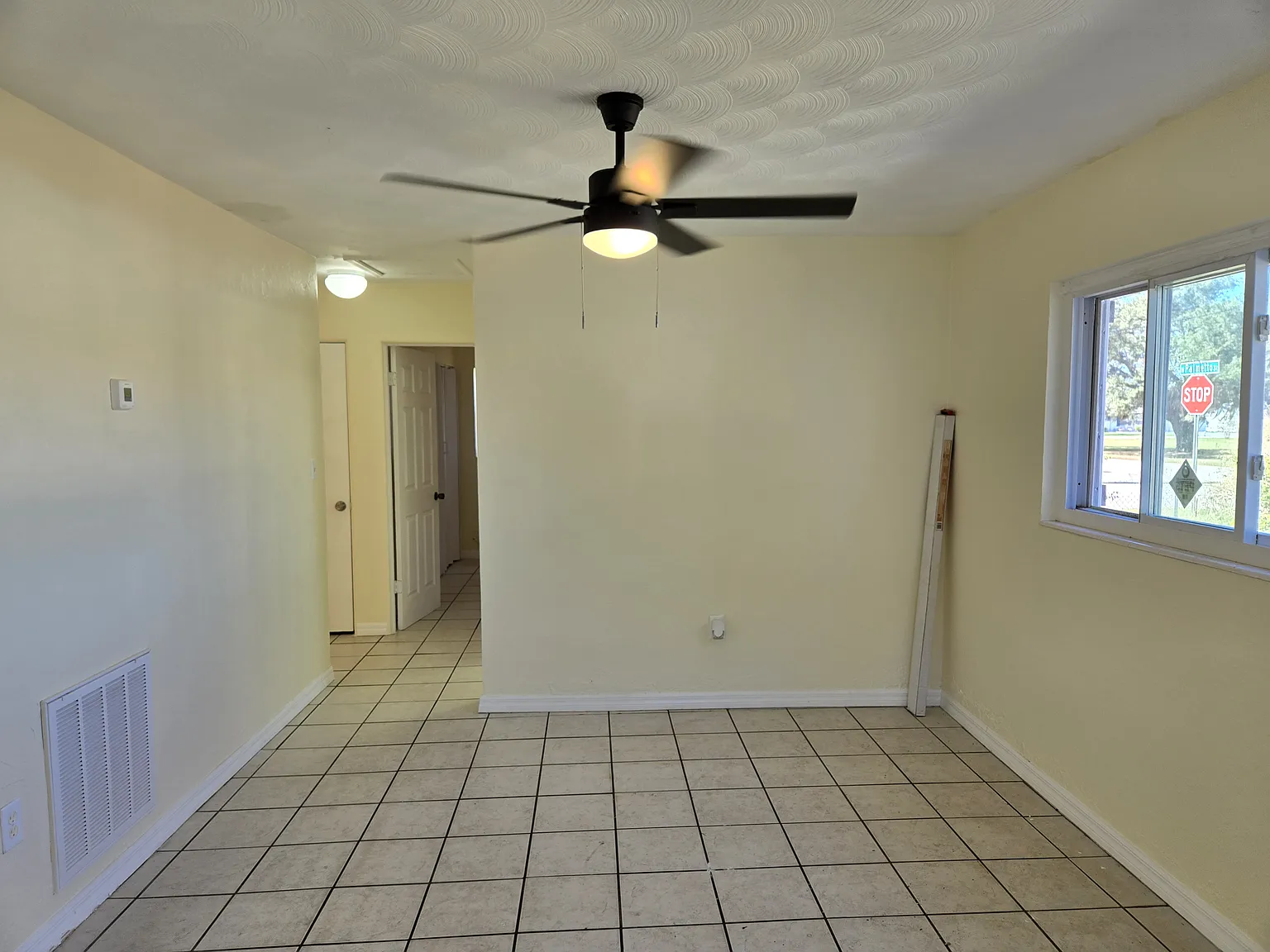 3 bed, 1000 sqft, $1,400 — Photo 3