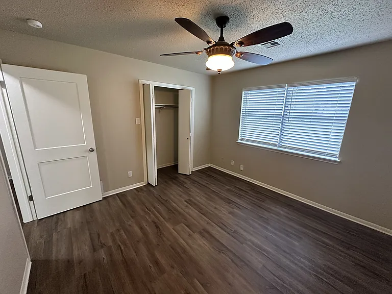 2211 Stagecoach Trl — Photo 13