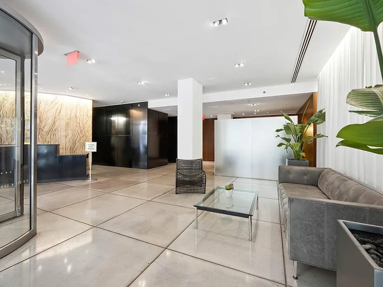 133 W 22nd St #7E — Photo 17