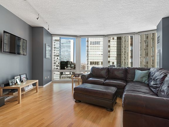 3rd image of 600 N Kingsbury St APT 1107
