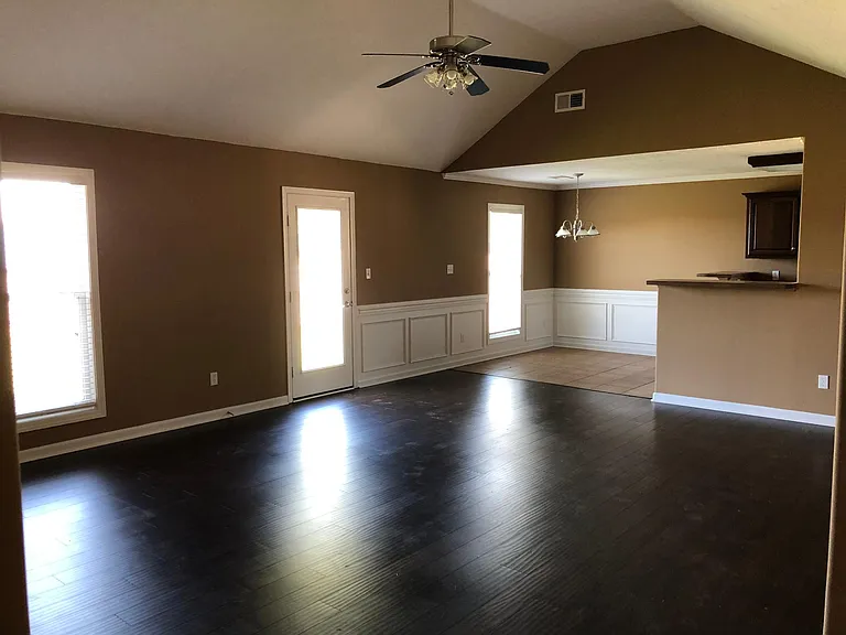 124 Kensington Cv — Photo 5