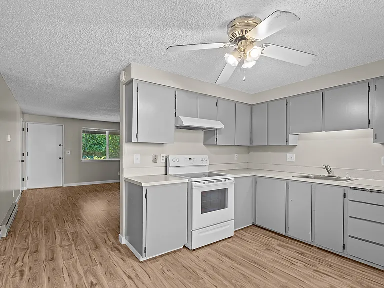 13910 SE Redwood Ave #2 — Photo 5