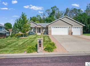 105 Hidden Oaks Cir, Mankato, MN 56001