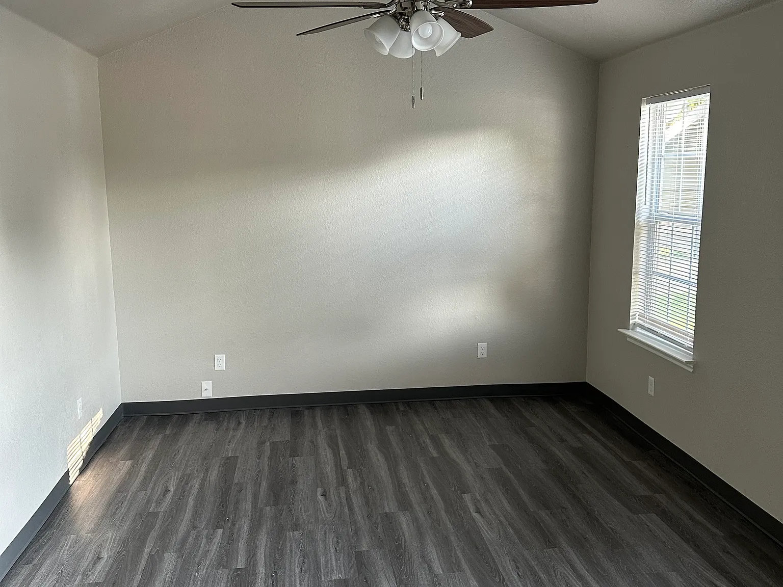2 bed, 1016 sqft, $975 — Photo 4