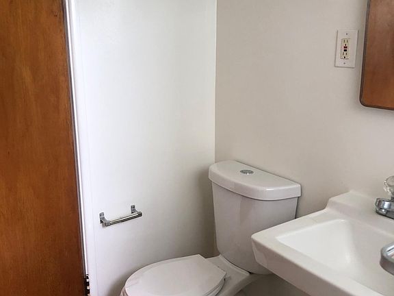 3rd image of 212 W Cypress St #0