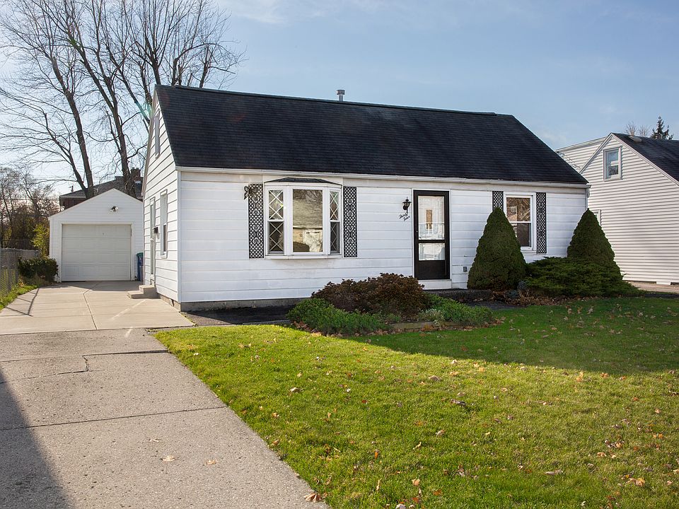 1st image of 34 Wisteria Ave