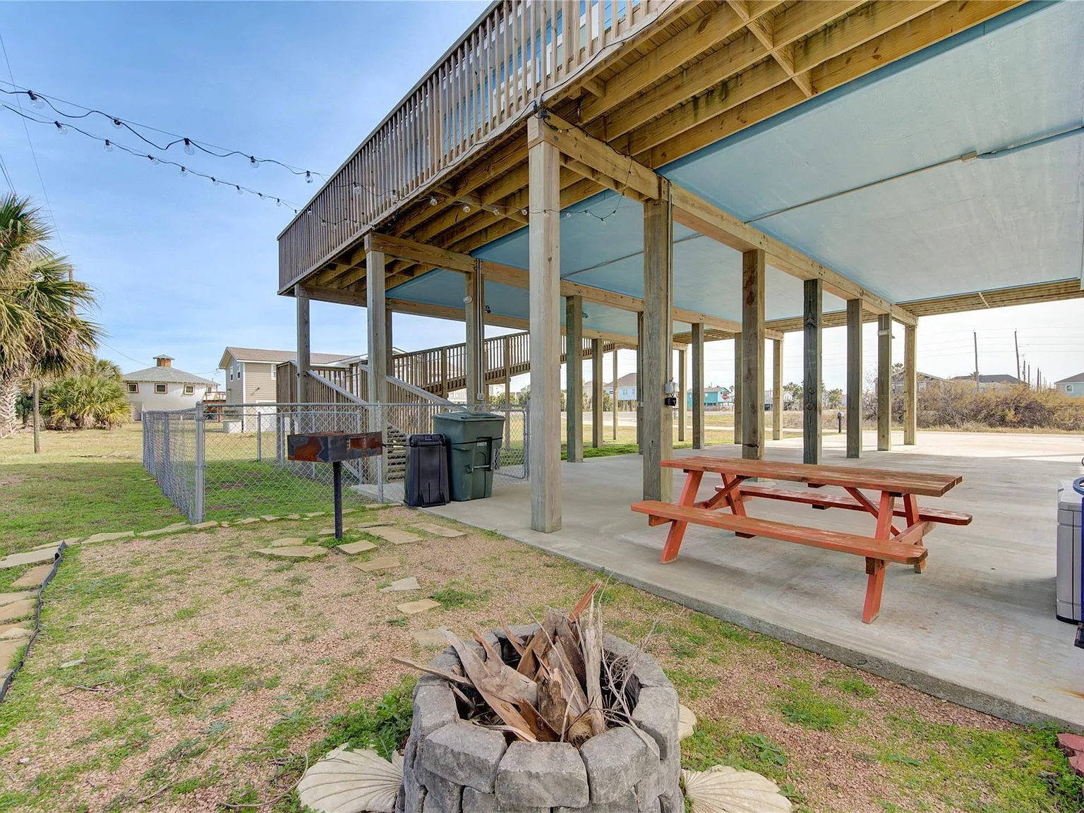 3 bed, 2.0 bath, 1400 sqft, $2,700 — Photo 4