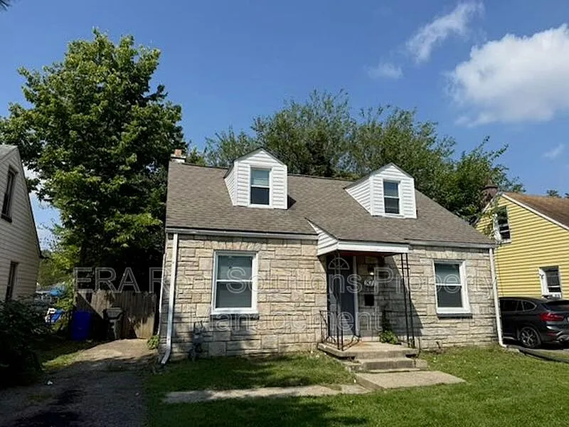 4 bed, 2.0 bath, 1061 sqft, $1,850 — Photo 1