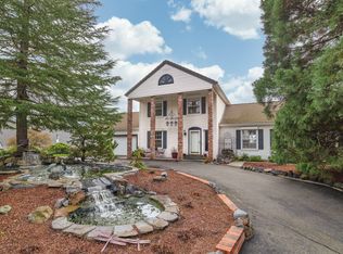 575 Country Aire Dr, Grants Pass, OR 97526