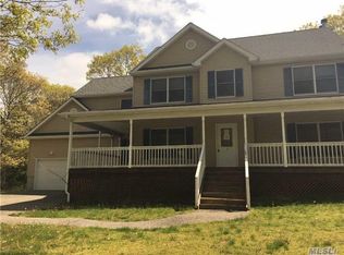 30 Wards Path, Hampton Bays, NY 11946