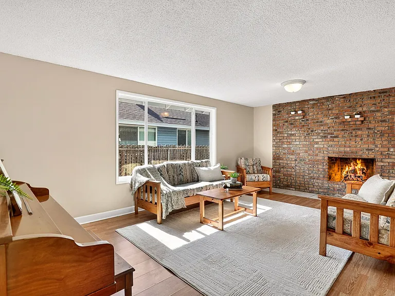 640 Stonehill Dr — Photo 5
