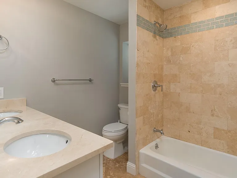 726 Thistlewood Dr — Photo 17