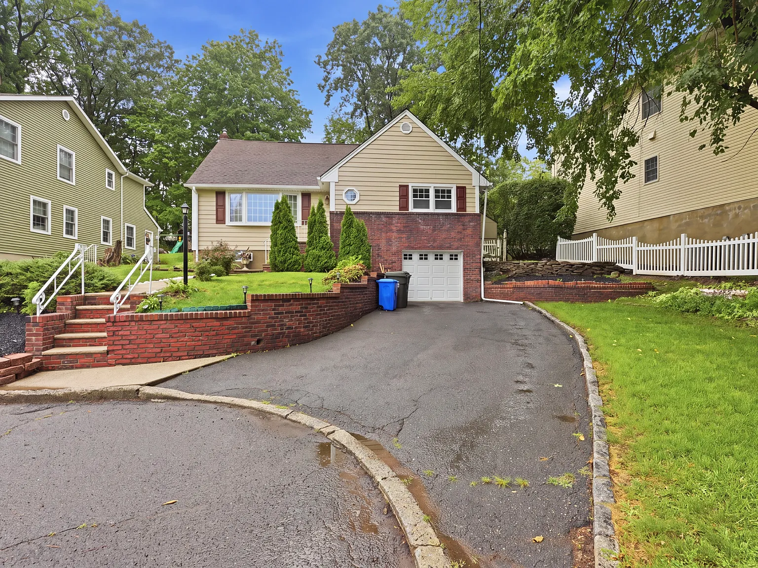 4 bed, 1427 sqft, $4,300 — Photo 2