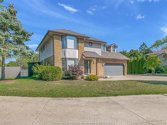 2nd image of 527 Collier Cres