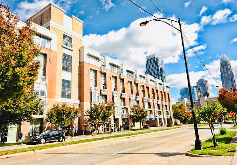 710 W Trade St #305 — Photo 31