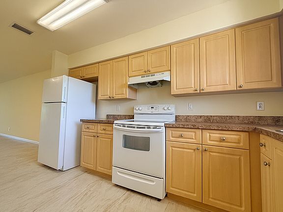 4th image of 3304 Skyline Blvd #A202