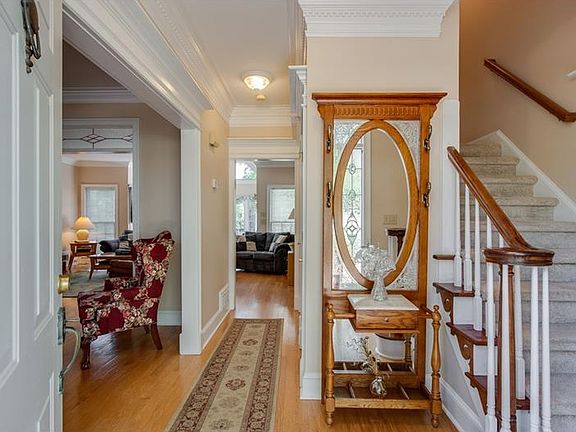 3rd image of 1604 Holly Lake Cir