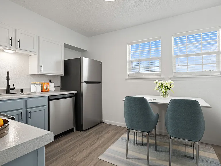 Midpoint on Wilshire - $79 Rent Reduction PLUS $300 OFF Move-In Costs on 2 Bedrooms! *Limited to ... — Photo 7
