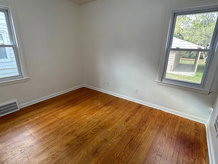 16231 Forest Ave — Photo 7