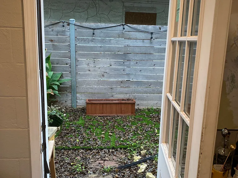 Rogers Ave — Photo 17