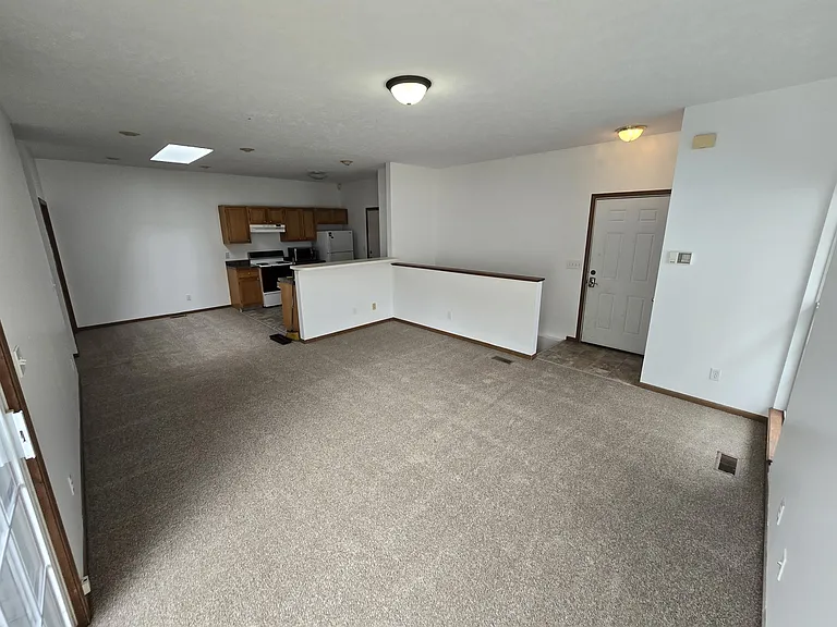 748 W Belmont Ave — Photo 3