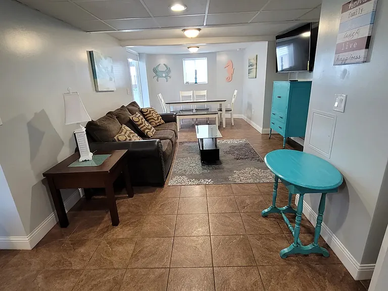 108 W Grand Ave #3 — Photo 3