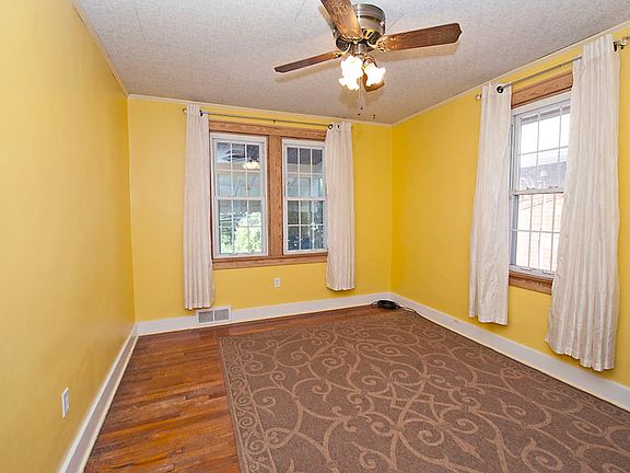 1st floor Master Bedroom