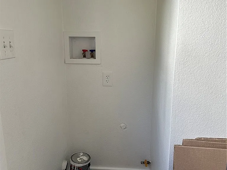 1054 N Euclid Ave — Photo 6