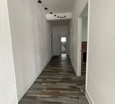 3rd image of 403 NE 28th St #1