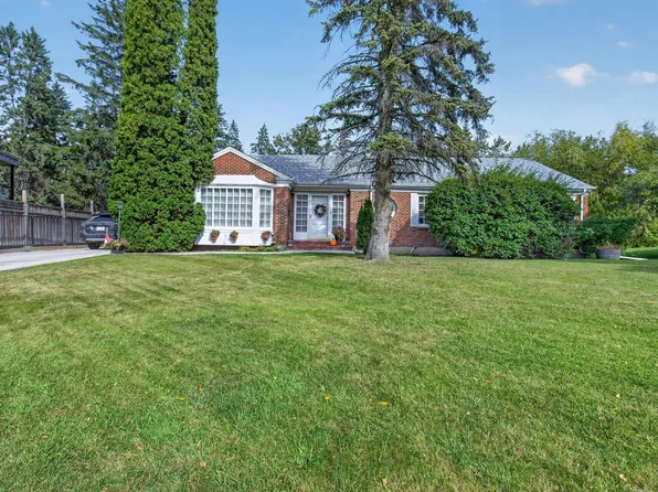 12304 Grand View Dr NW, Edmonton, AB T6H 4K4