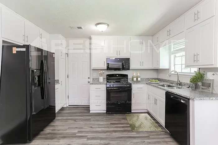 3 bed, 2.5 bath, 1456 sqft, $1,775 — Photo 3