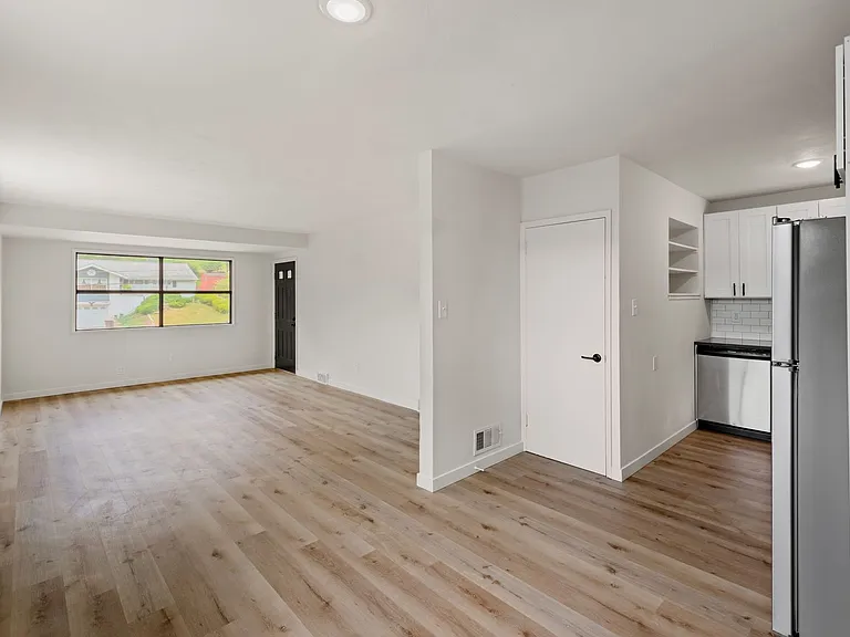 414 Elwood Dr — Photo 6