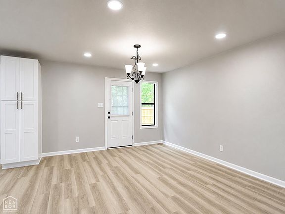 5th image of 4210 Cedar Valley Dr