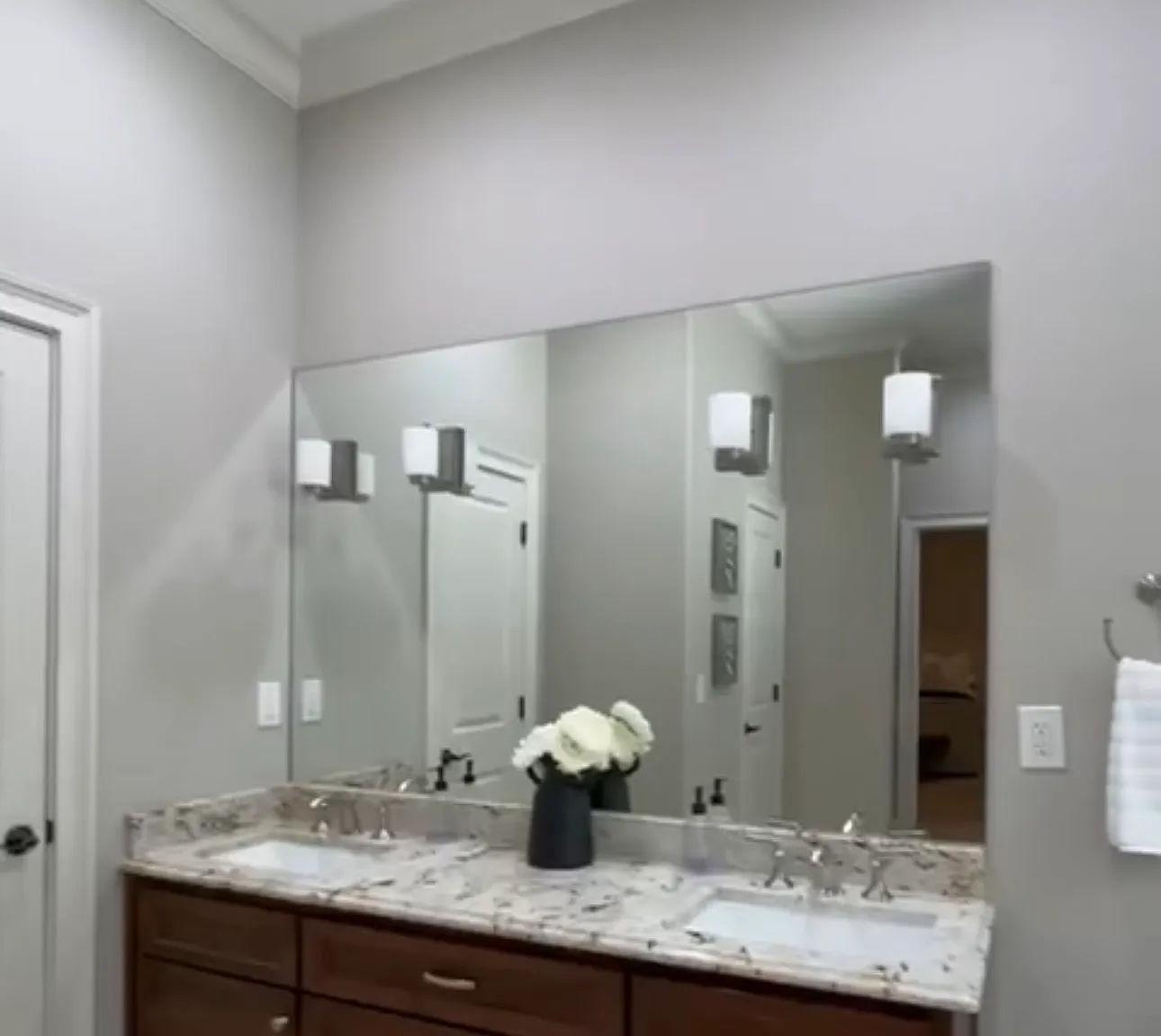 4 bed, 3950 sqft, $4,700 — Photo 2