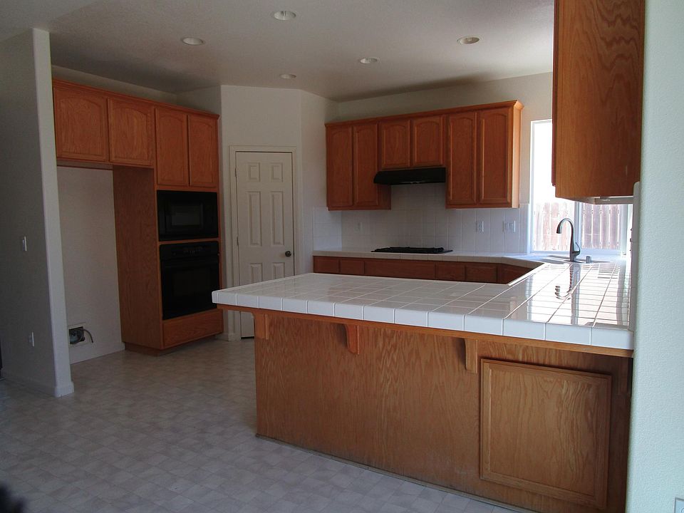 2nd image of 1592 Persimmon Ct