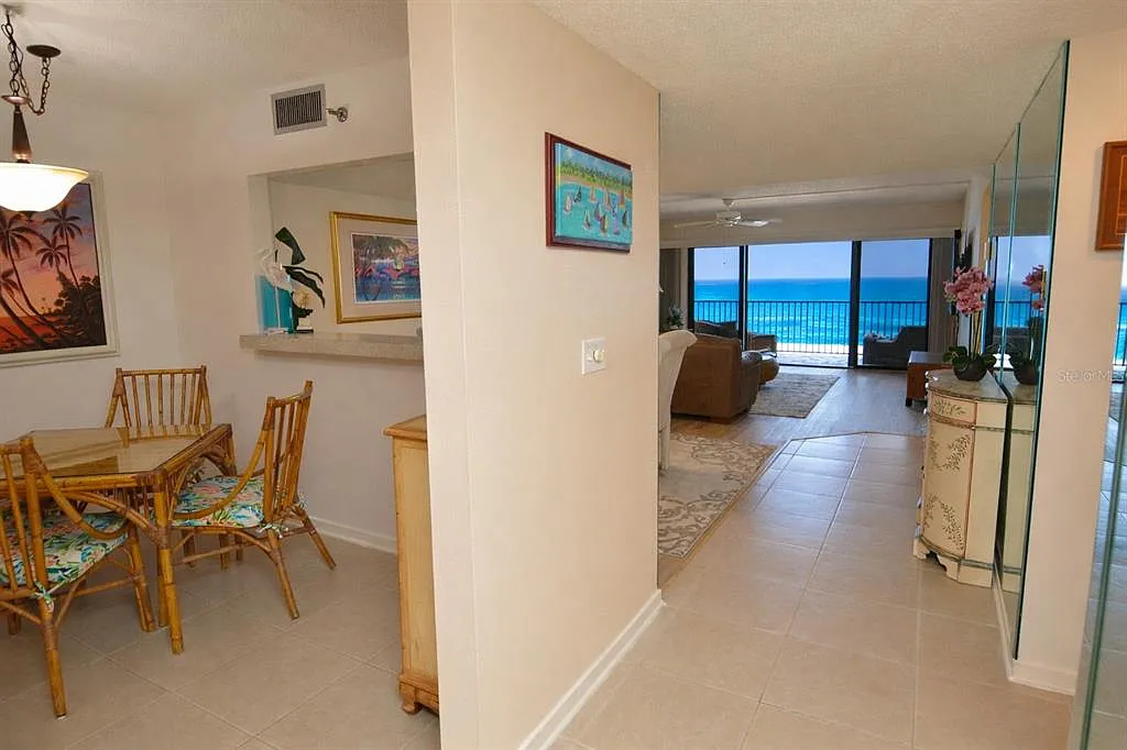 2 bed, 2.0 bath, 1275 sqft, $5,000 — Photo 4