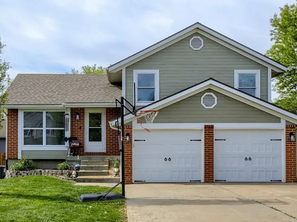 304 Fletcher Dr, Smithville, MO 64089