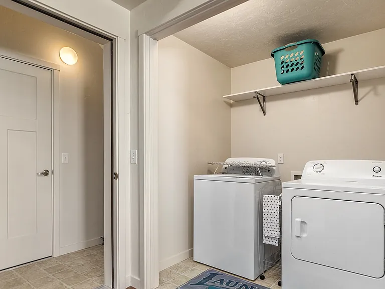 HighPoint on Overland — Photo 36