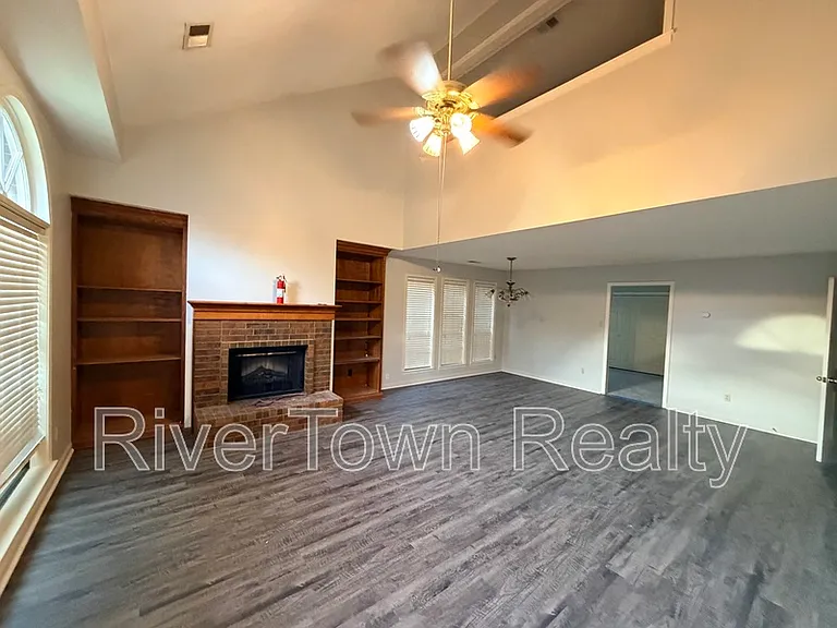 1648 Beaver Trail Dr — Photo 2
