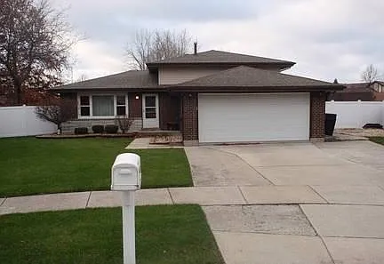 18022 Pin Oak Ct photo 1