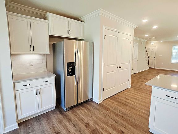 5th image of 708 Dusk Vista Way