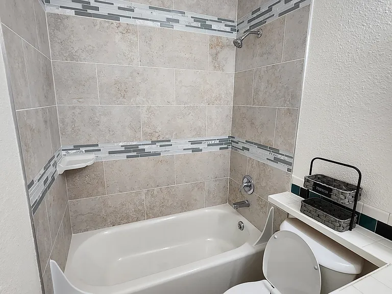 Hawaiian Apartments — Photo 25