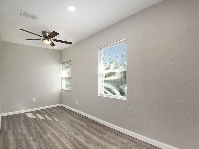 408 Dawson Cir #B — Photo 17
