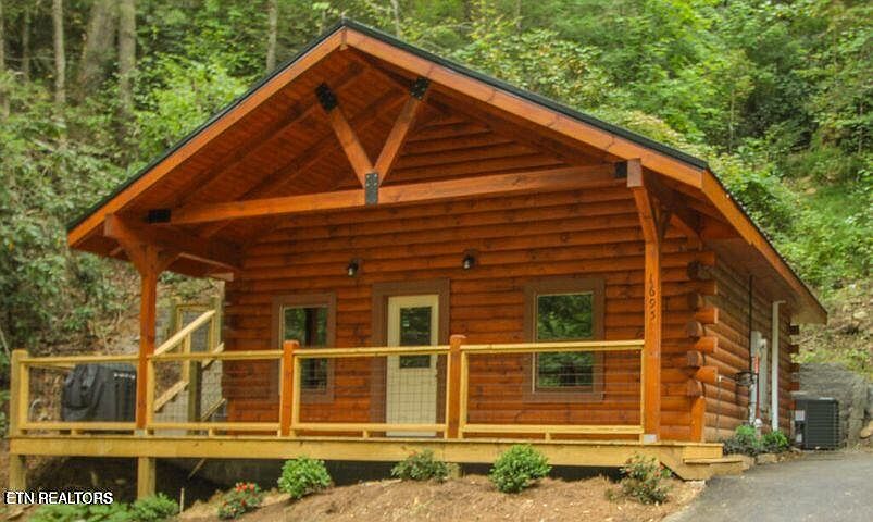 1st image of 1695 Misty Hollow Way